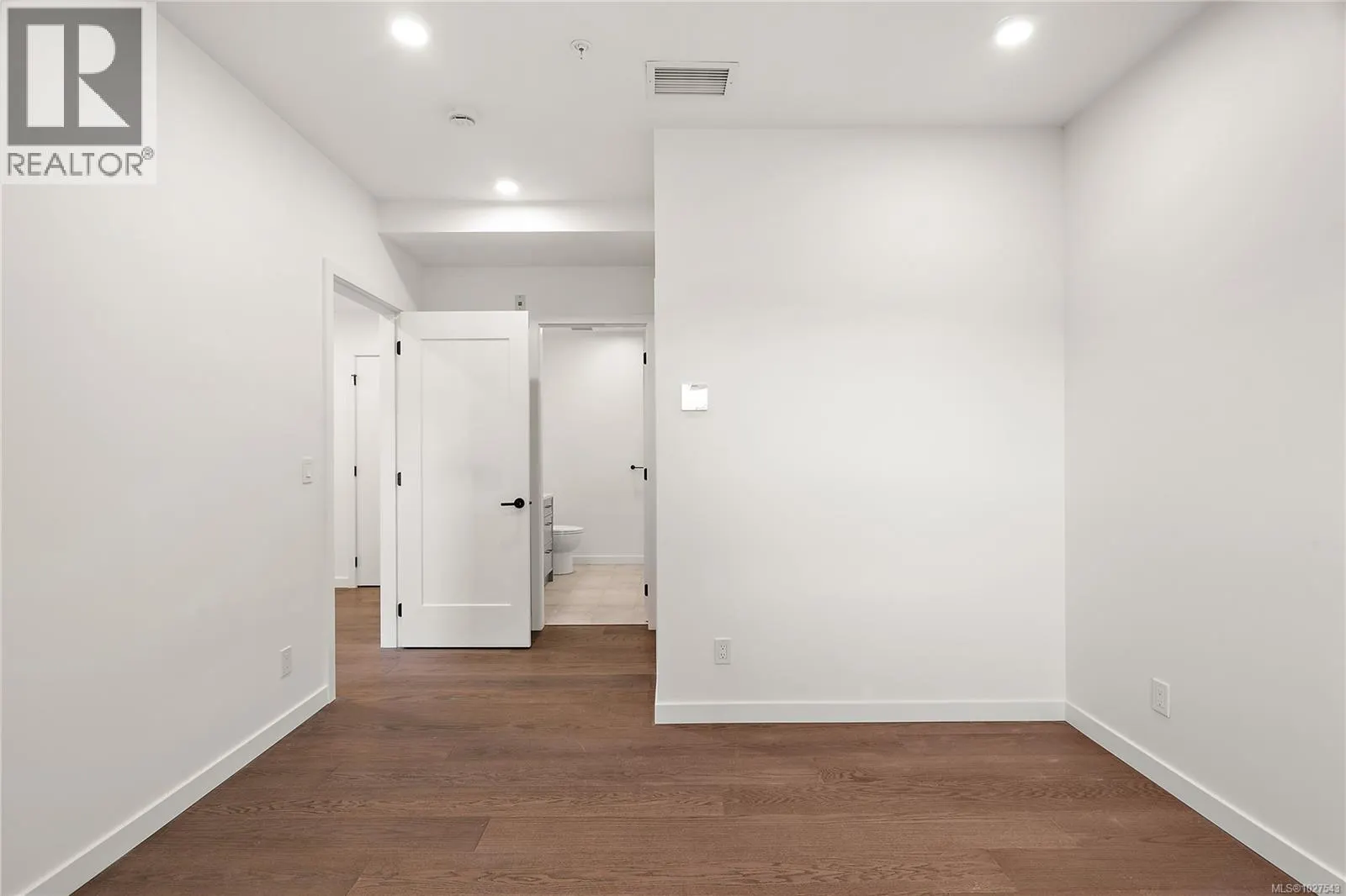 503 1102 Esquimalt Rd