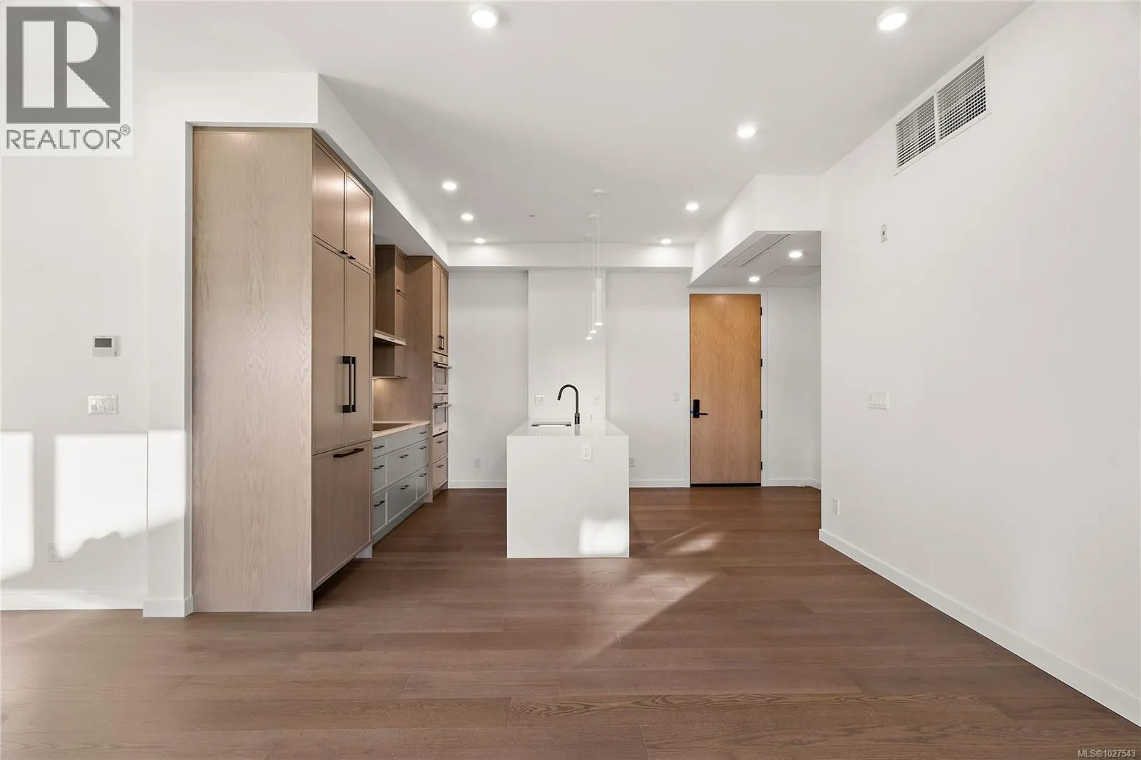 503 1102 Esquimalt Rd