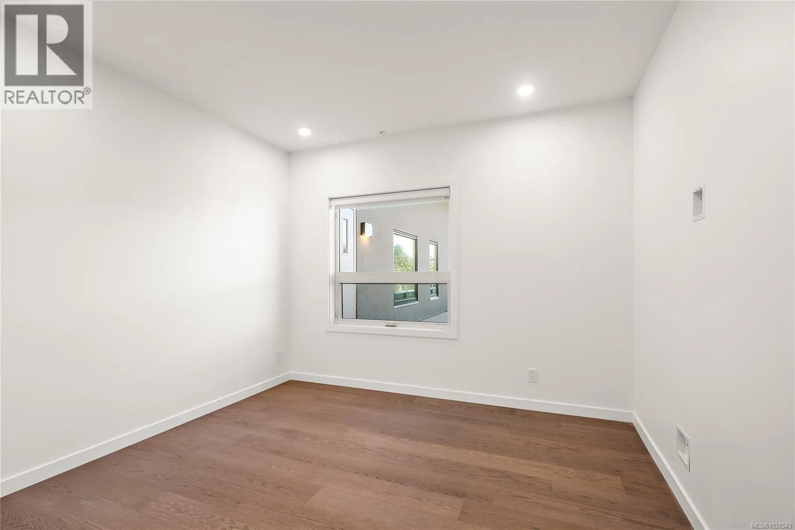 503 1102 Esquimalt Rd