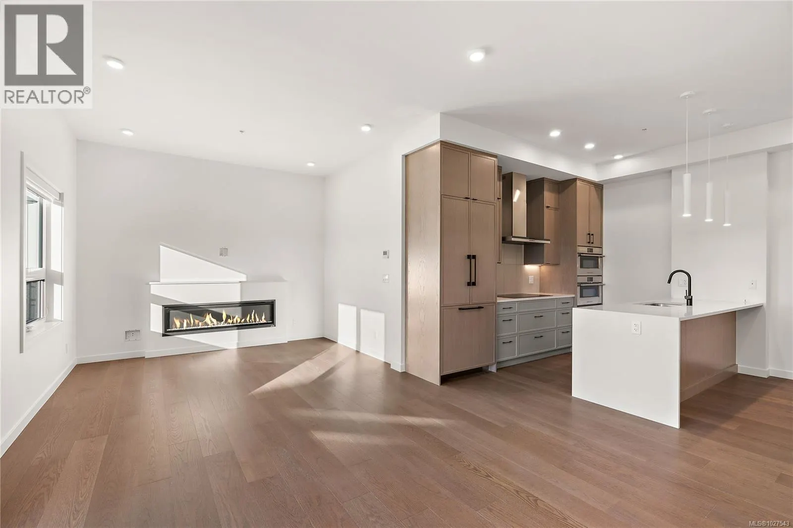 503 1102 Esquimalt Rd