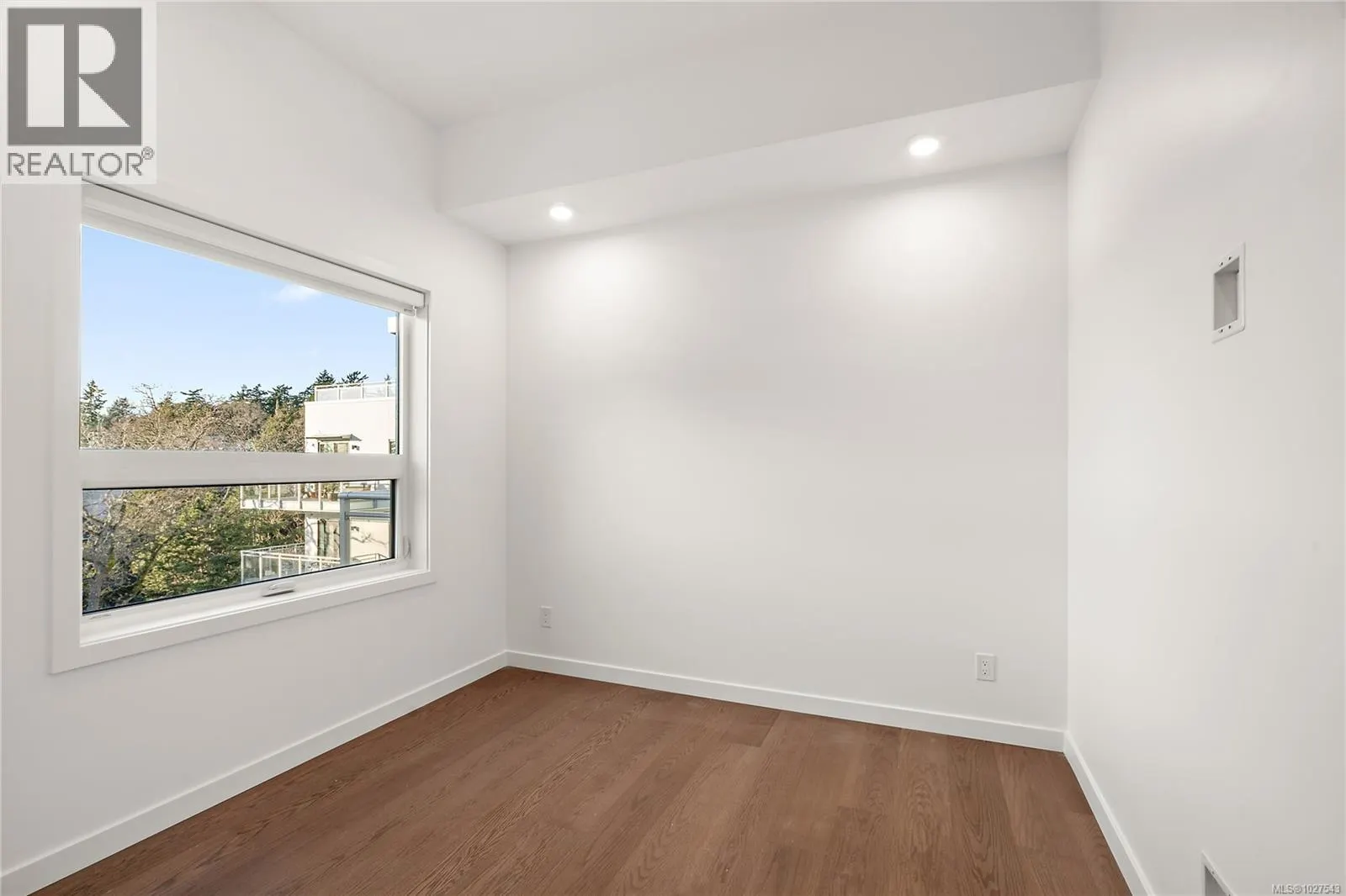 503 1102 Esquimalt Rd