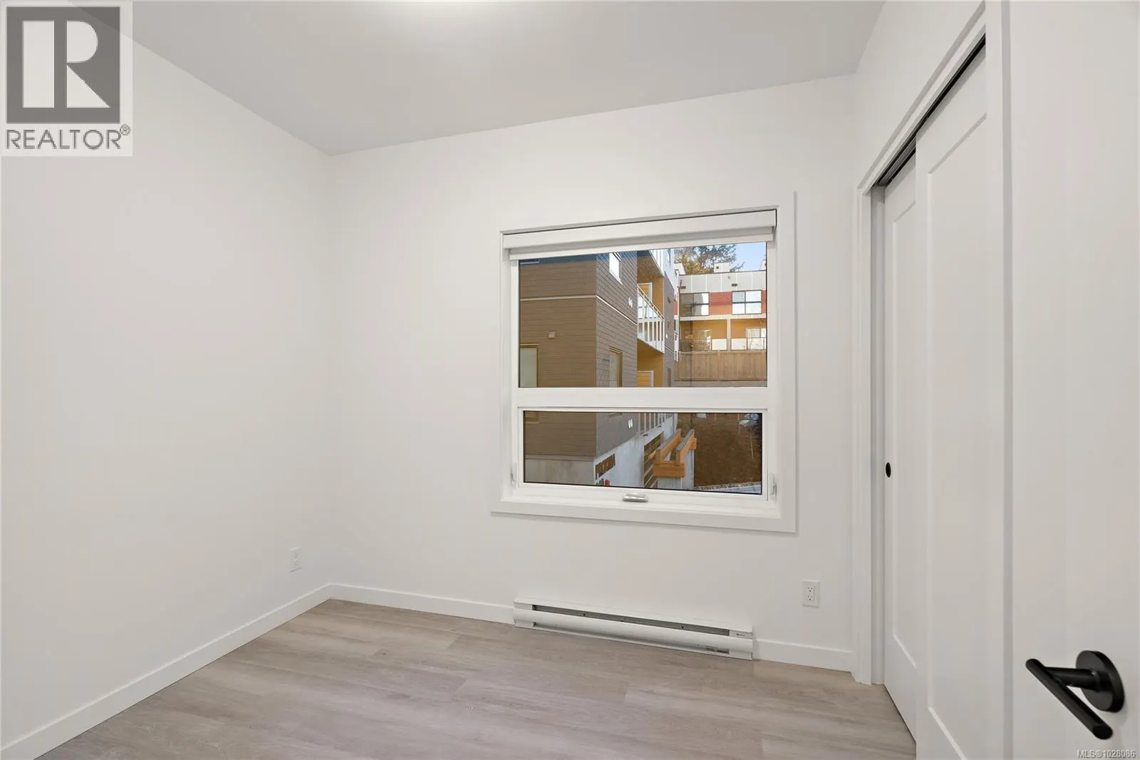 TH1 1102 Esquimalt Rd