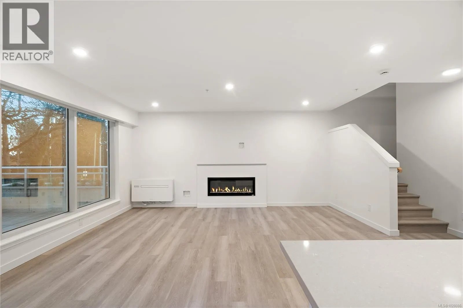 TH1 1102 Esquimalt Rd