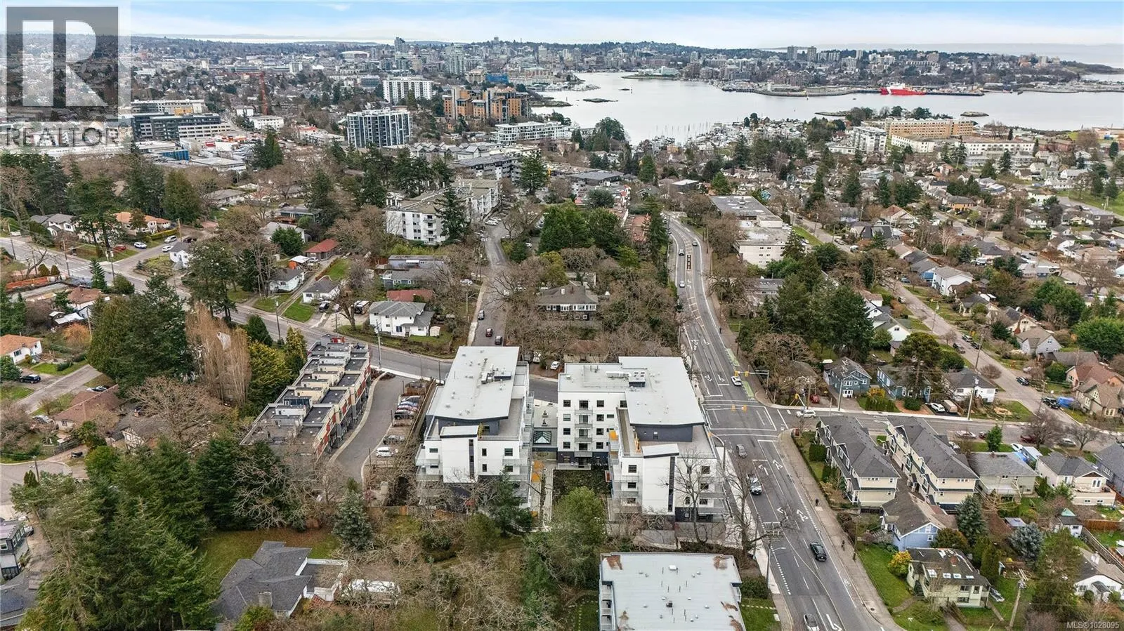 TH2 1102 Esquimalt Rd