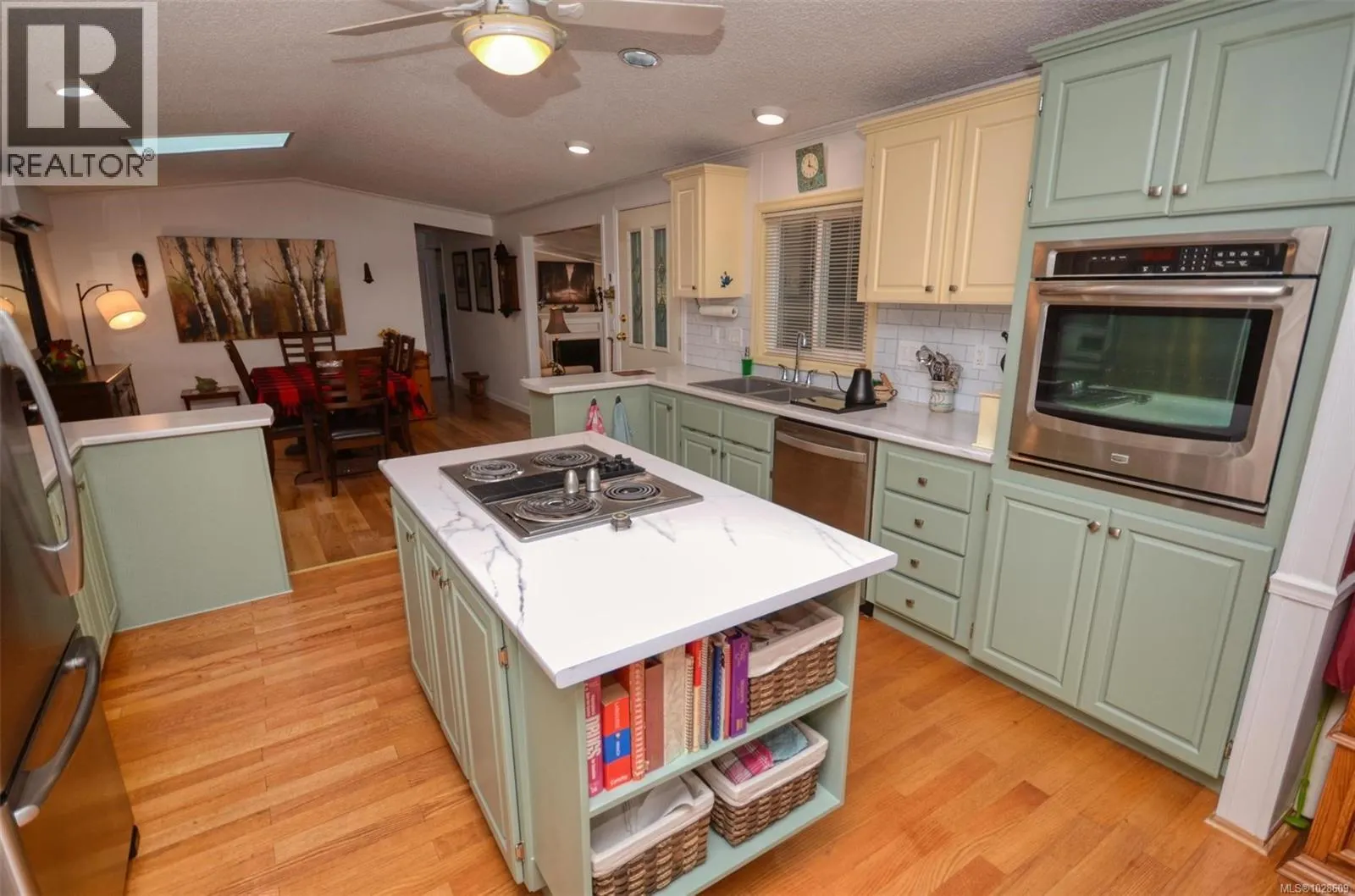 85 7583 Central Saanich Rd