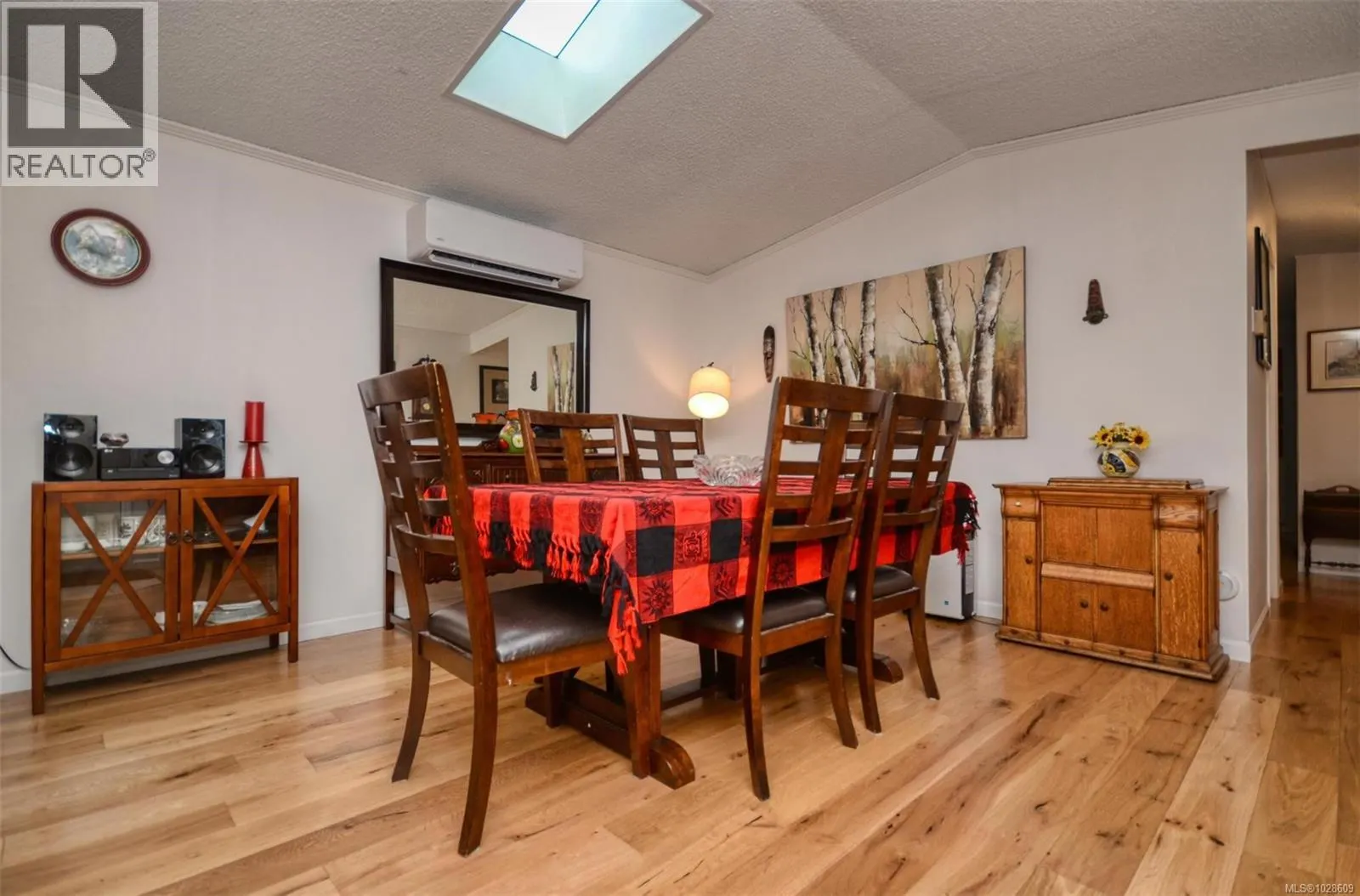 85 7583 Central Saanich Rd