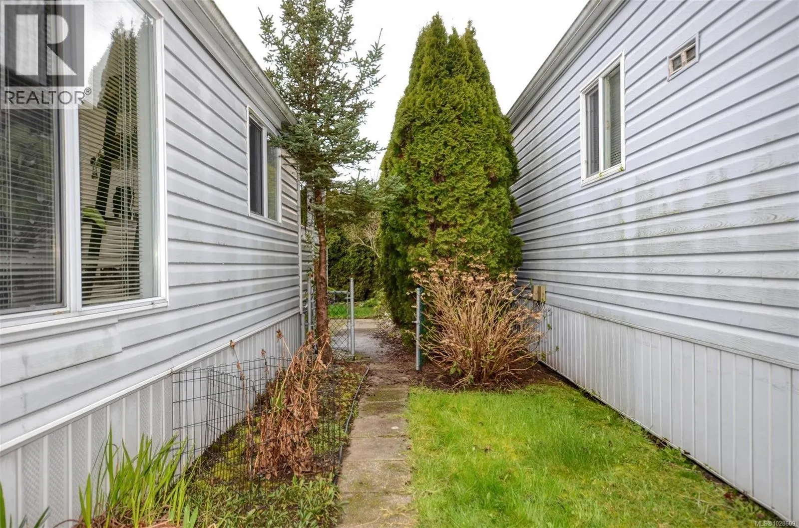 85 7583 Central Saanich Rd