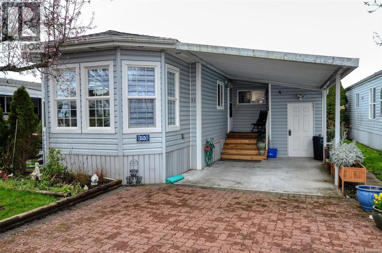 85 7583 Central Saanich Rd