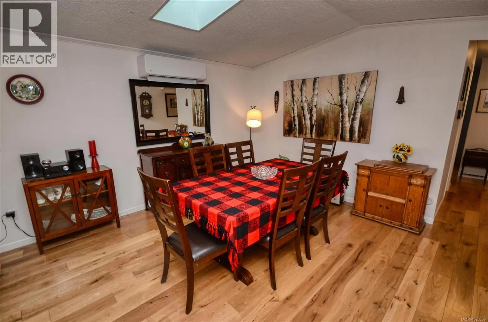 85 7583 Central Saanich Rd