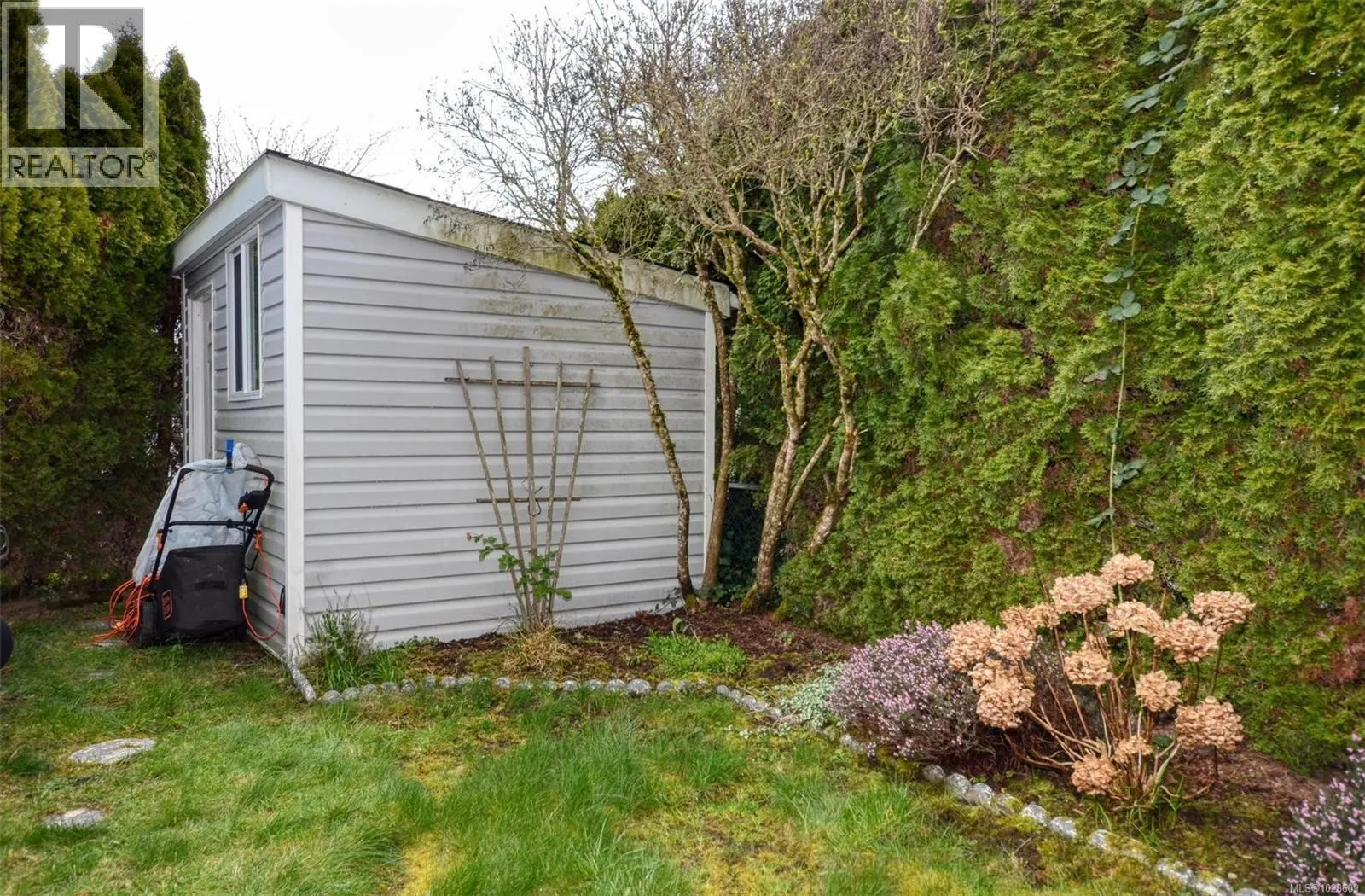 85 7583 Central Saanich Rd