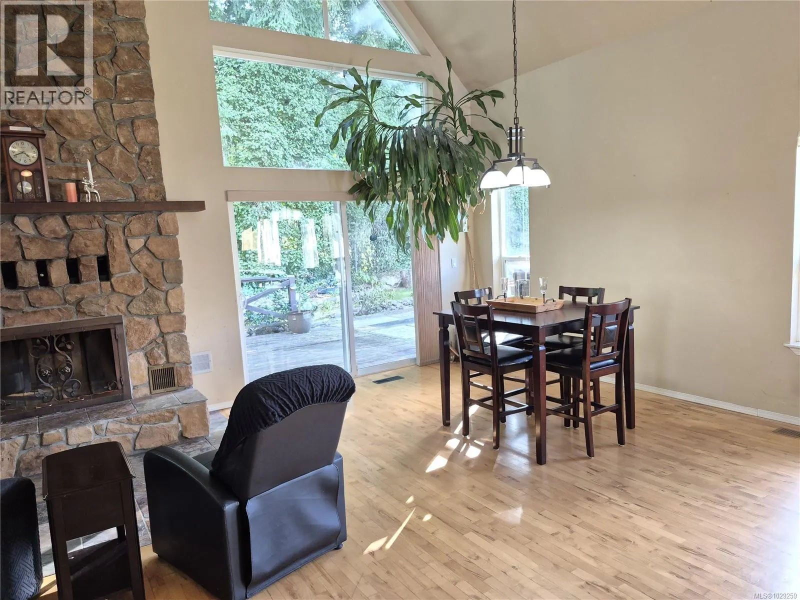 12270/12272 Chandler Rd