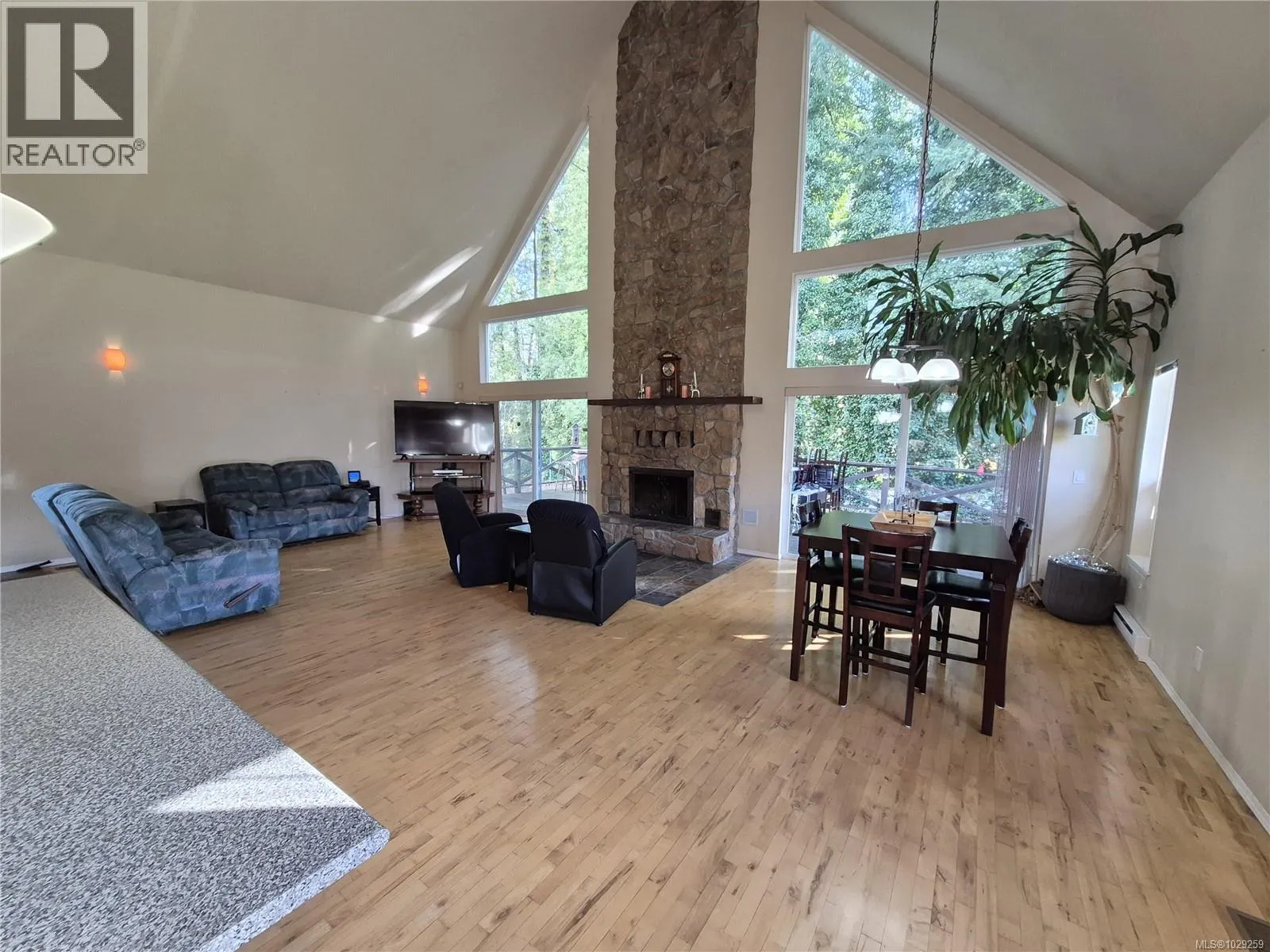 12270/12272 Chandler Rd