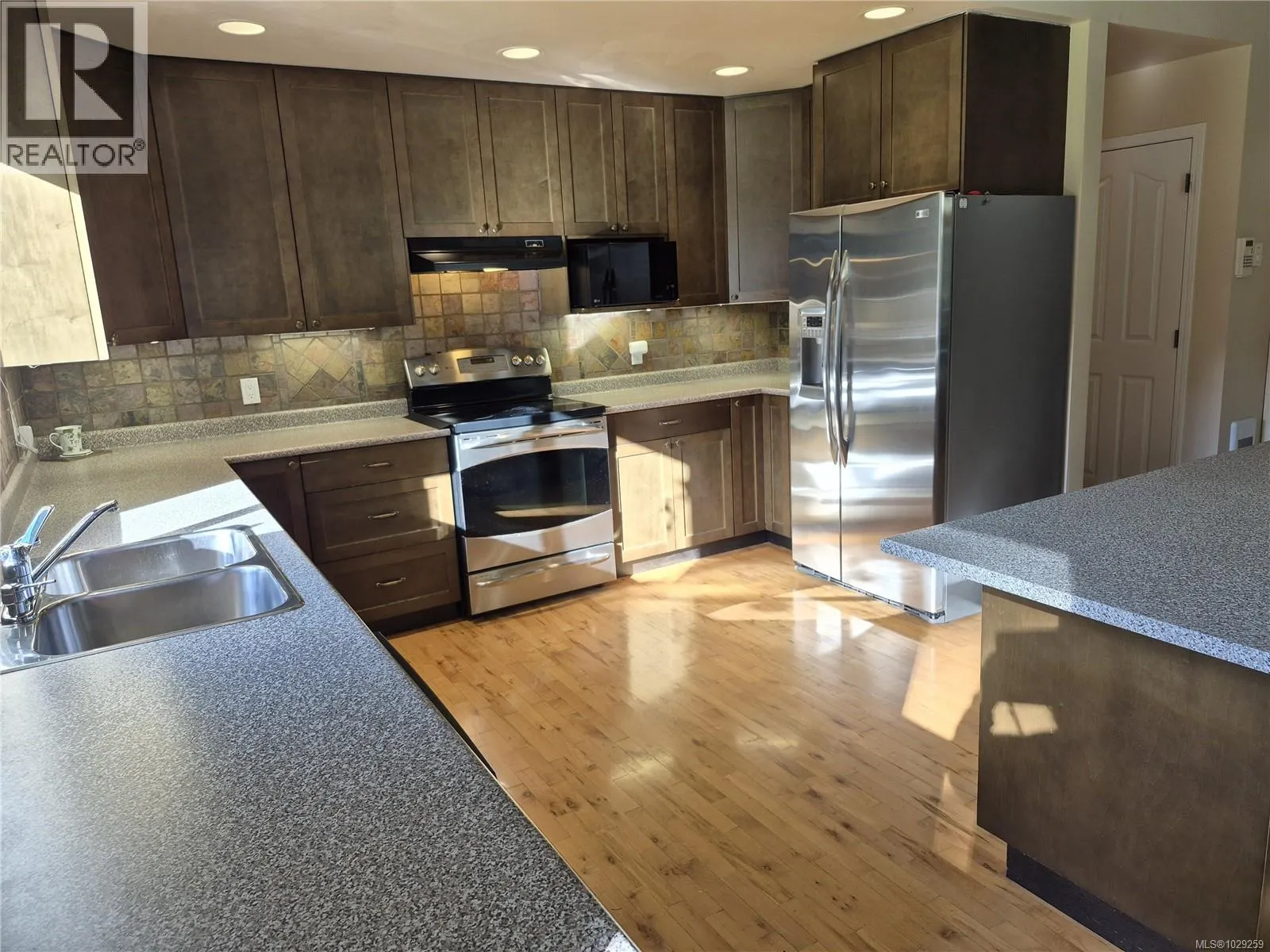 12270/12272 Chandler Rd