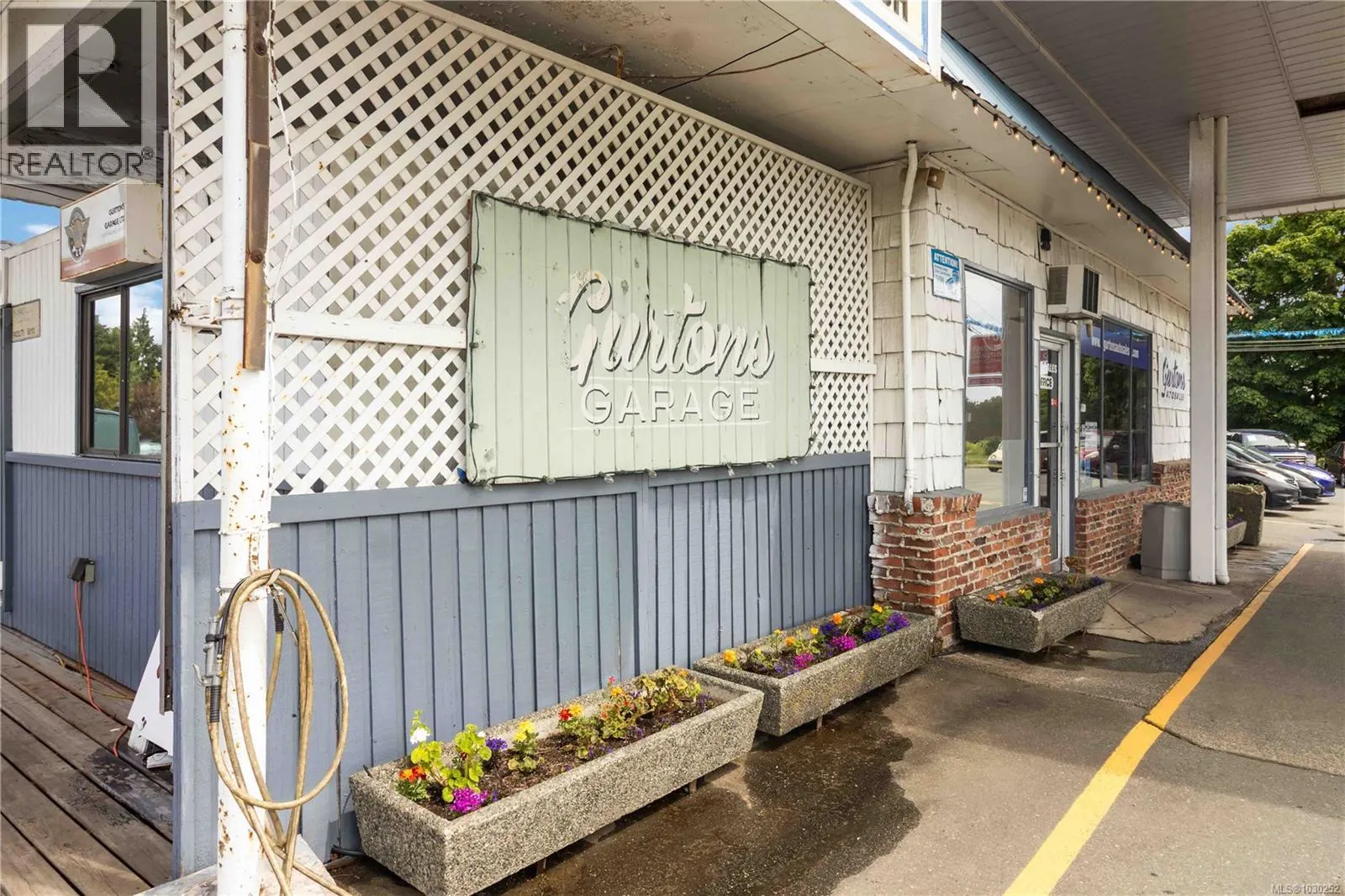 9139 East Saanich Rd
