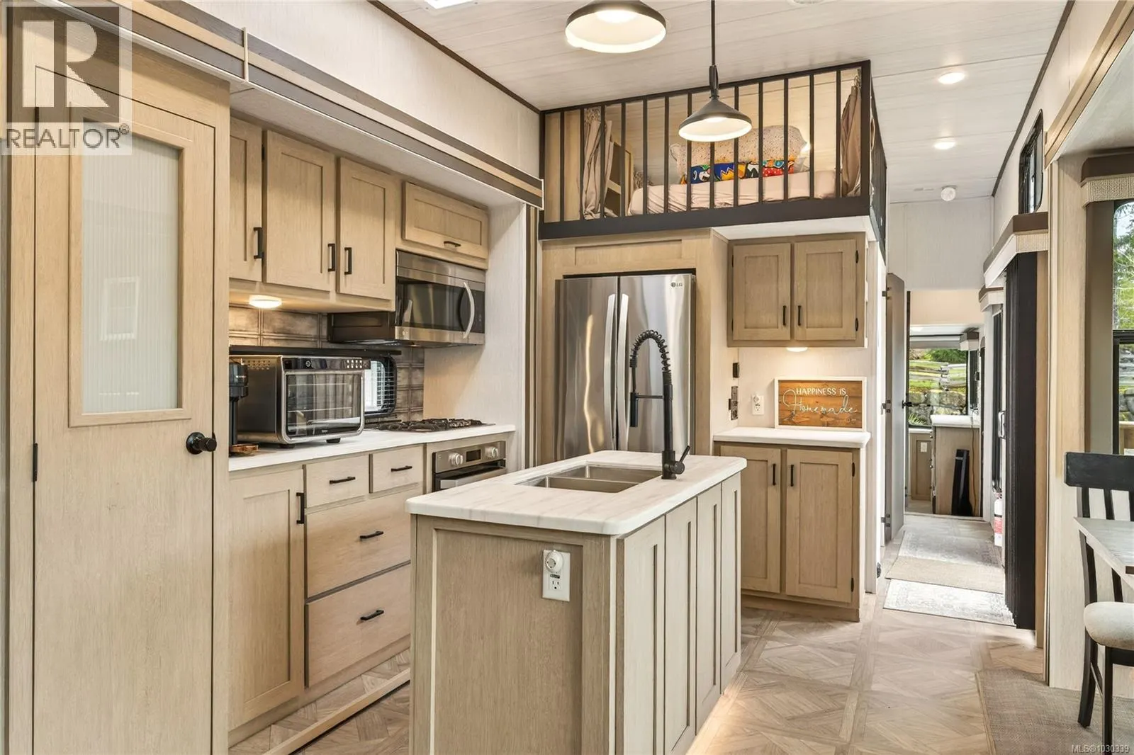 23 10750 Central Lake Rd