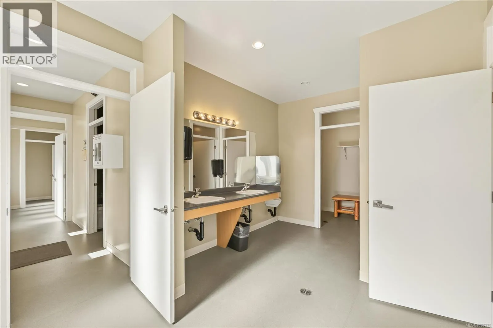 23 10750 Central Lake Rd