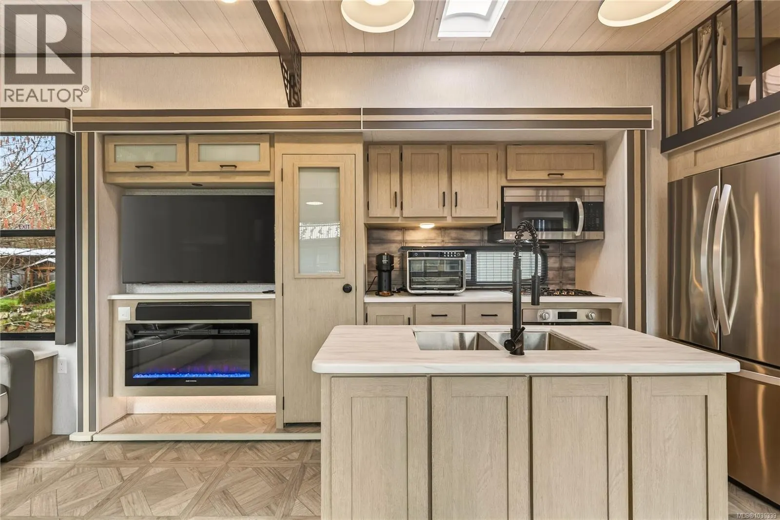 23 10750 Central Lake Rd