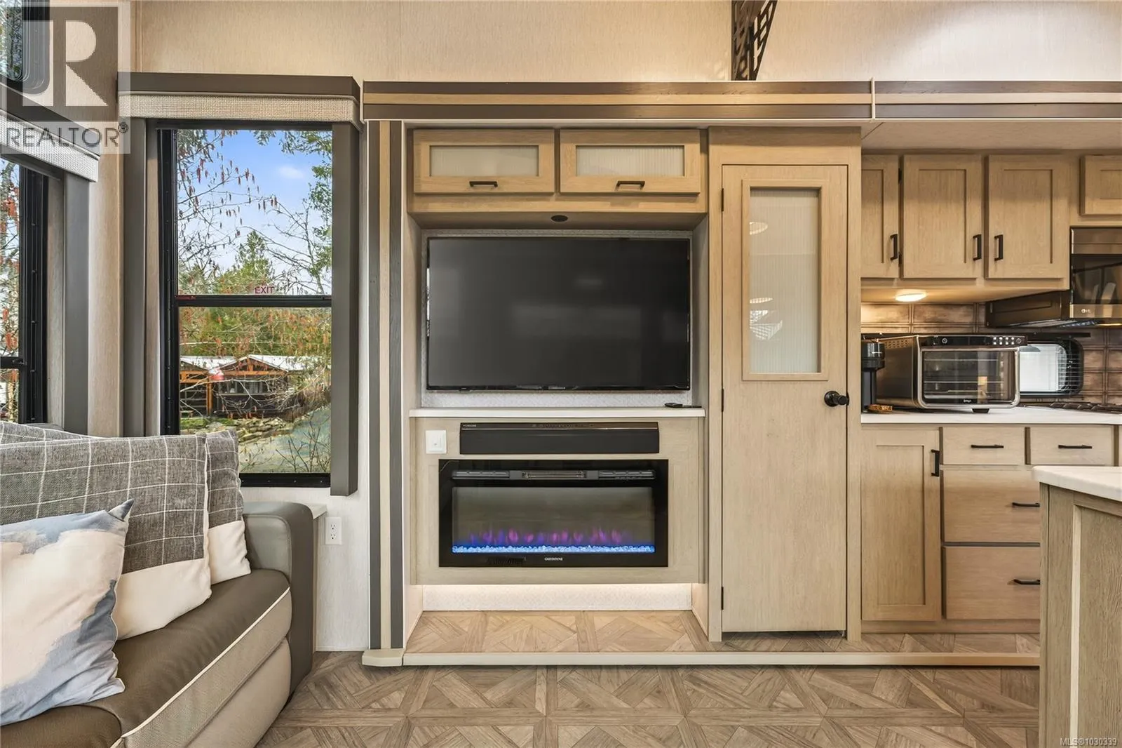 23 10750 Central Lake Rd