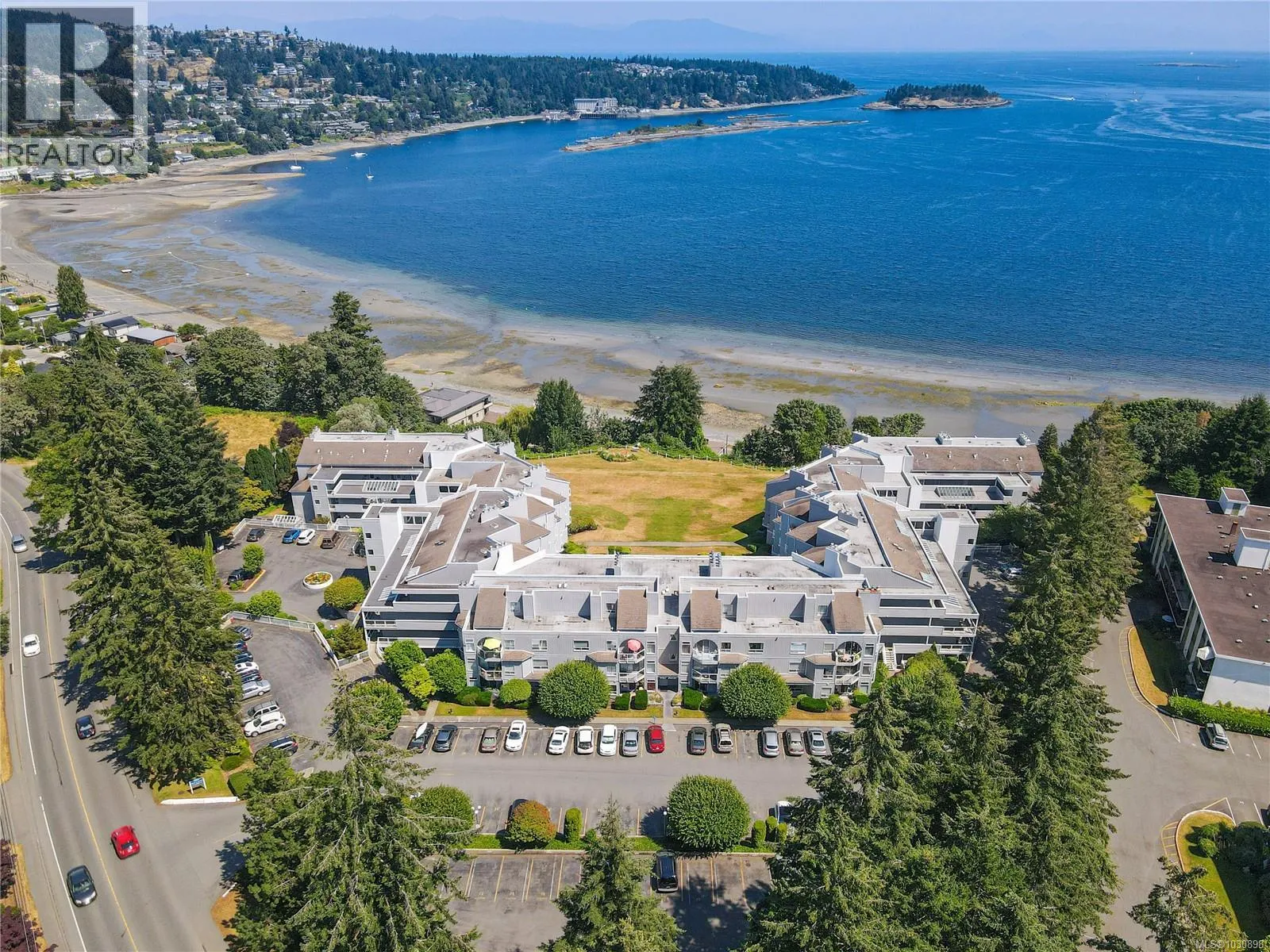 611 2562 Departure Bay Rd