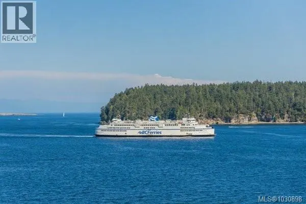 611 2562 Departure Bay Rd
