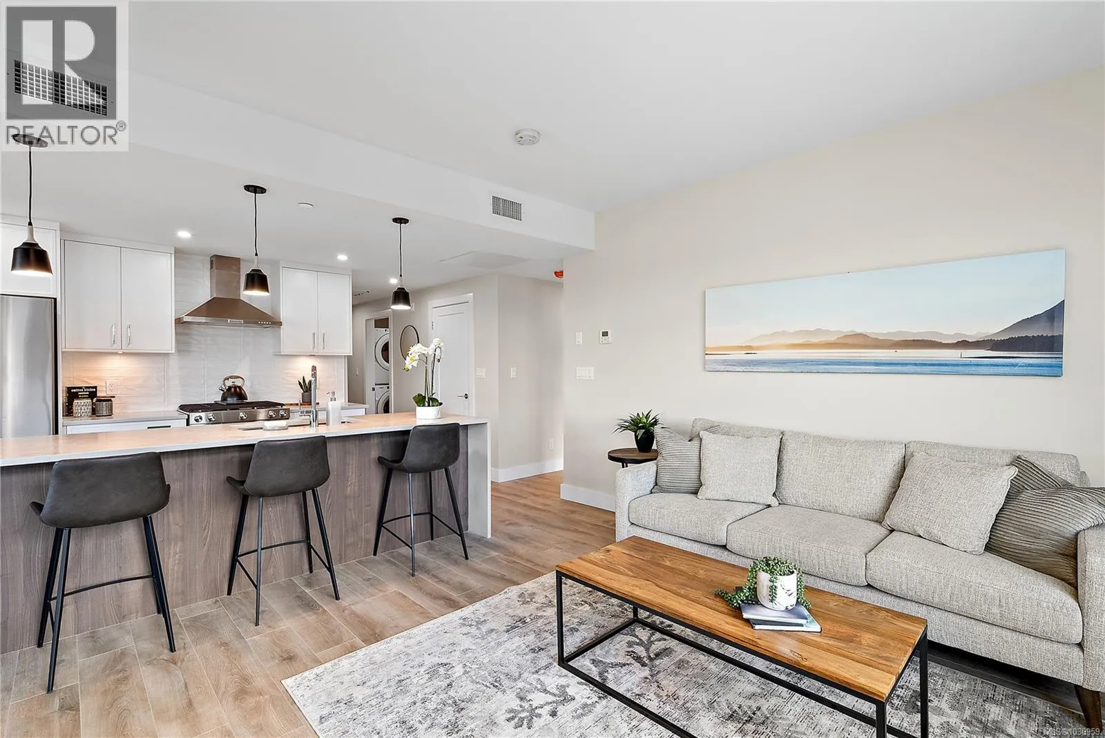 402 2520 Hackett Cres