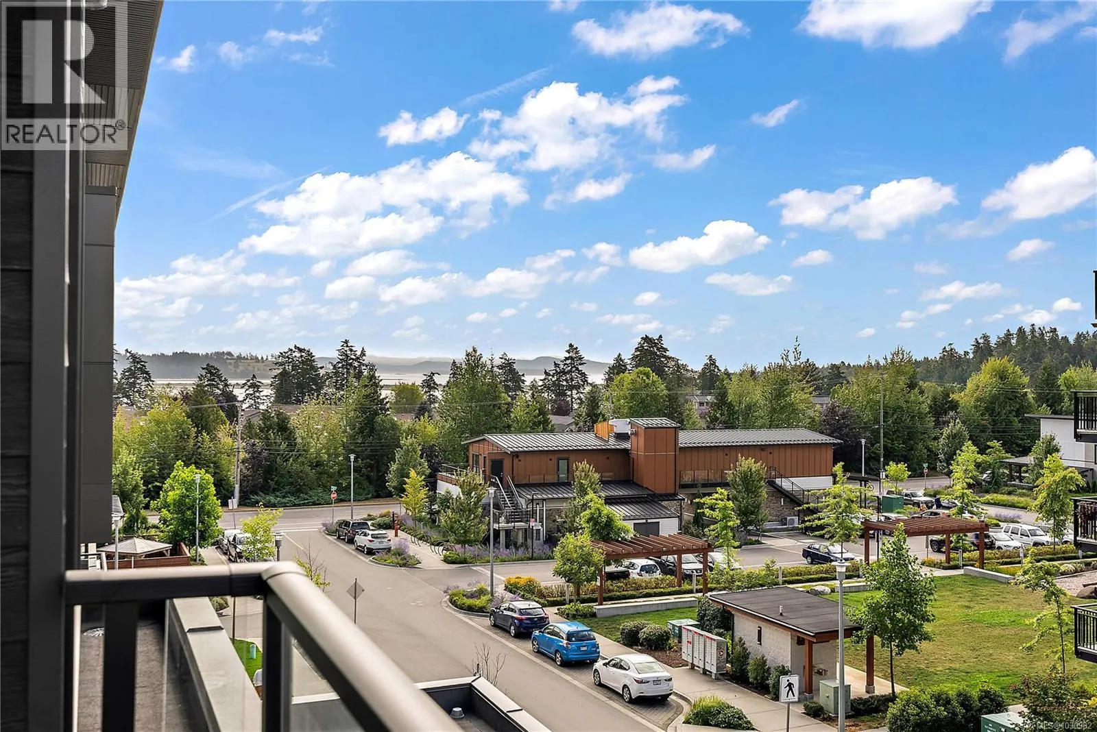 604 2520 Hackett Cres