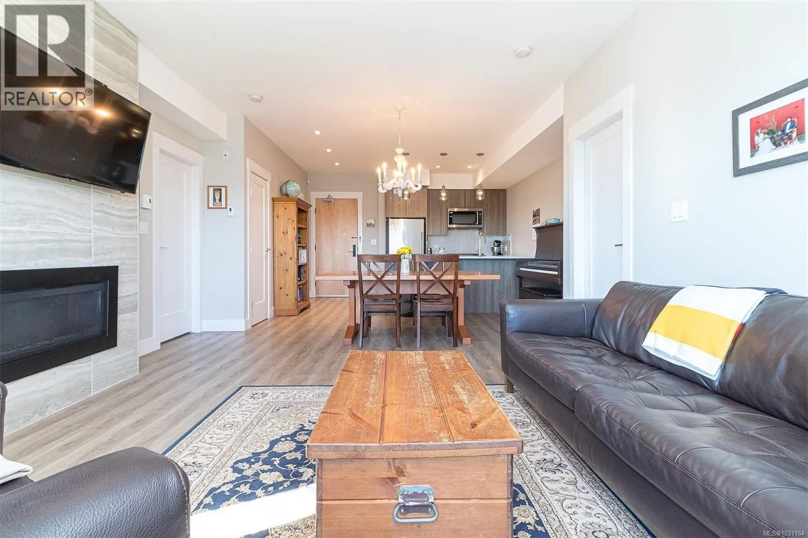 307 2500 Hackett Cres
