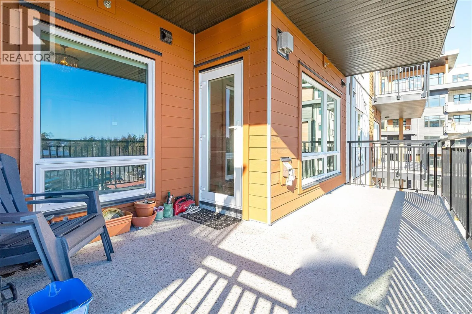 307 2500 Hackett Cres
