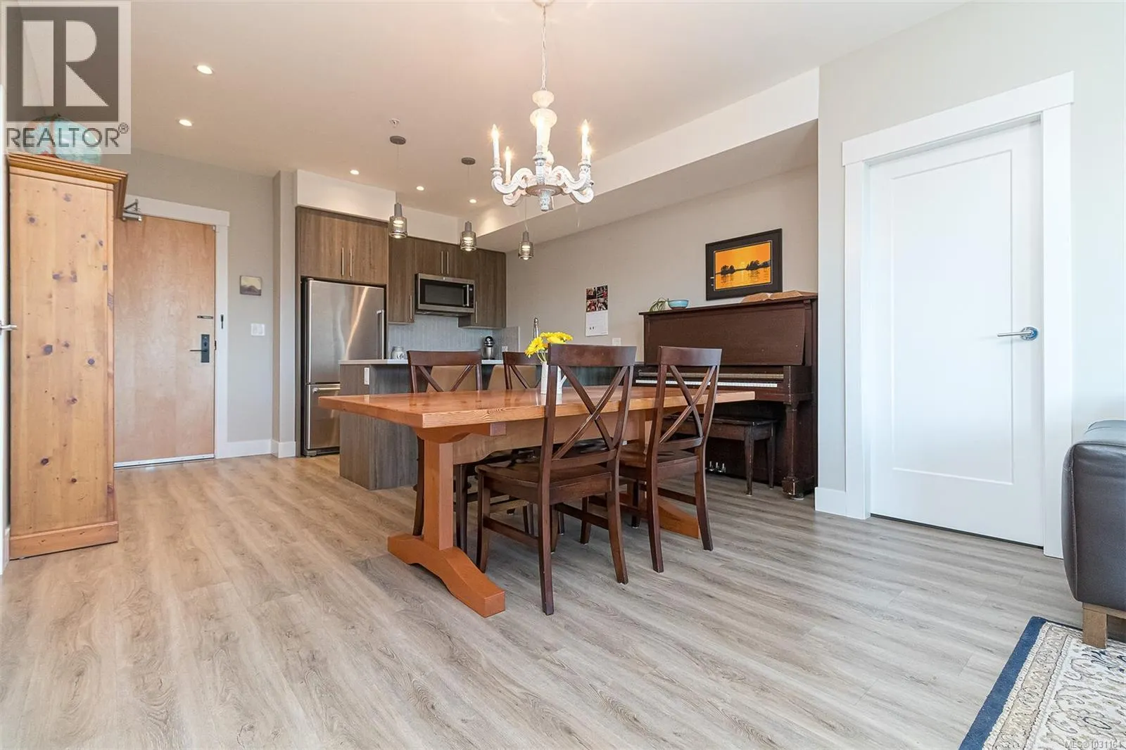 307 2500 Hackett Cres