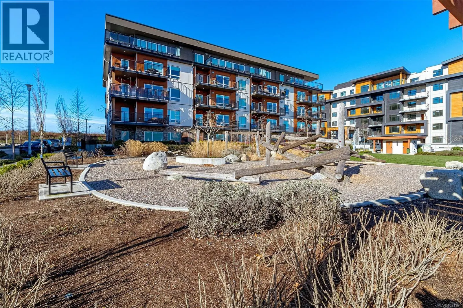 307 2500 Hackett Cres