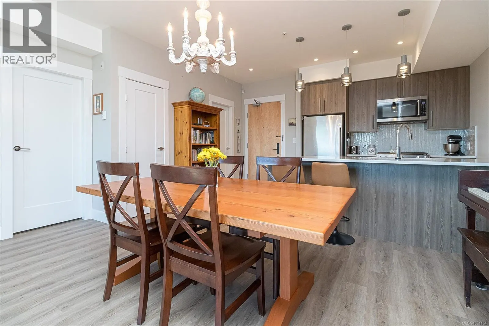 307 2500 Hackett Cres