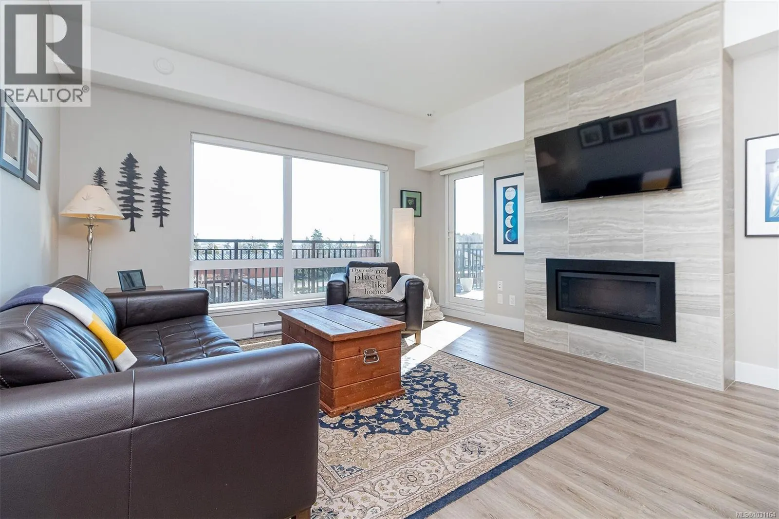 307 2500 Hackett Cres