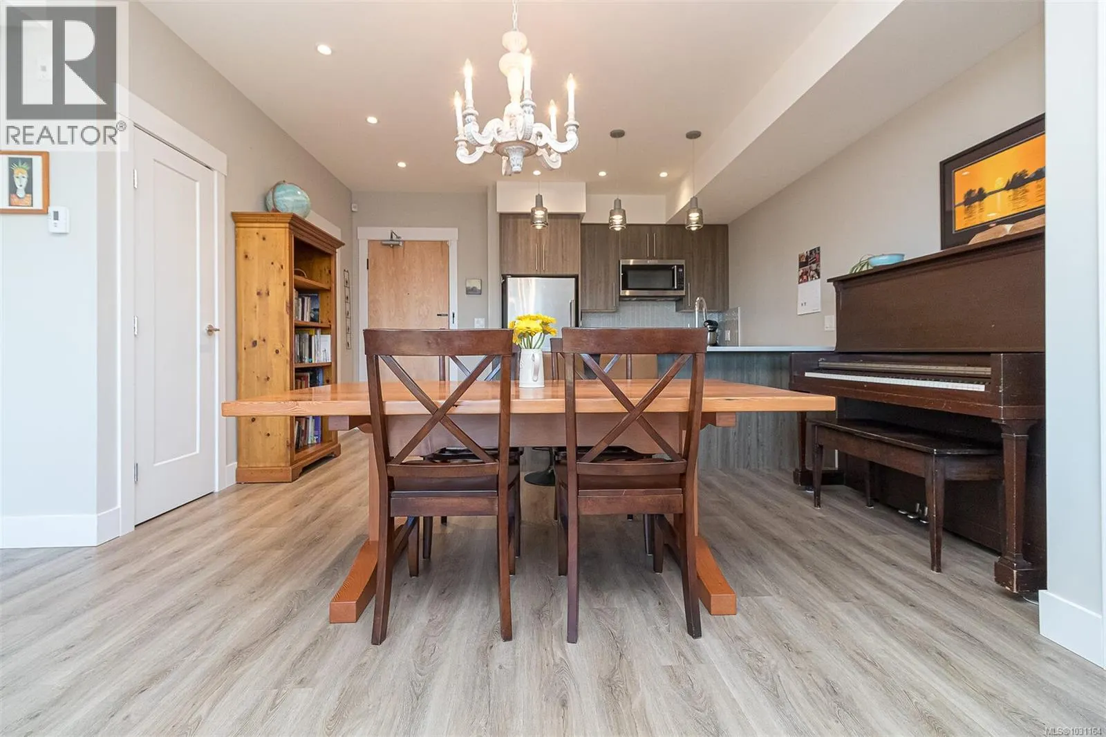 307 2500 Hackett Cres