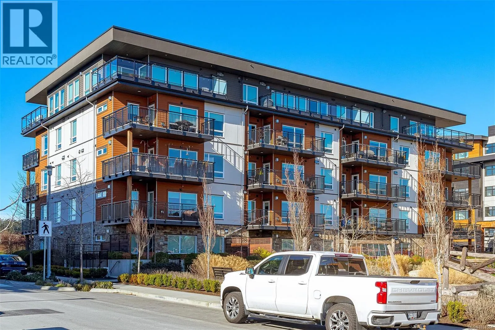 307 2500 Hackett Cres
