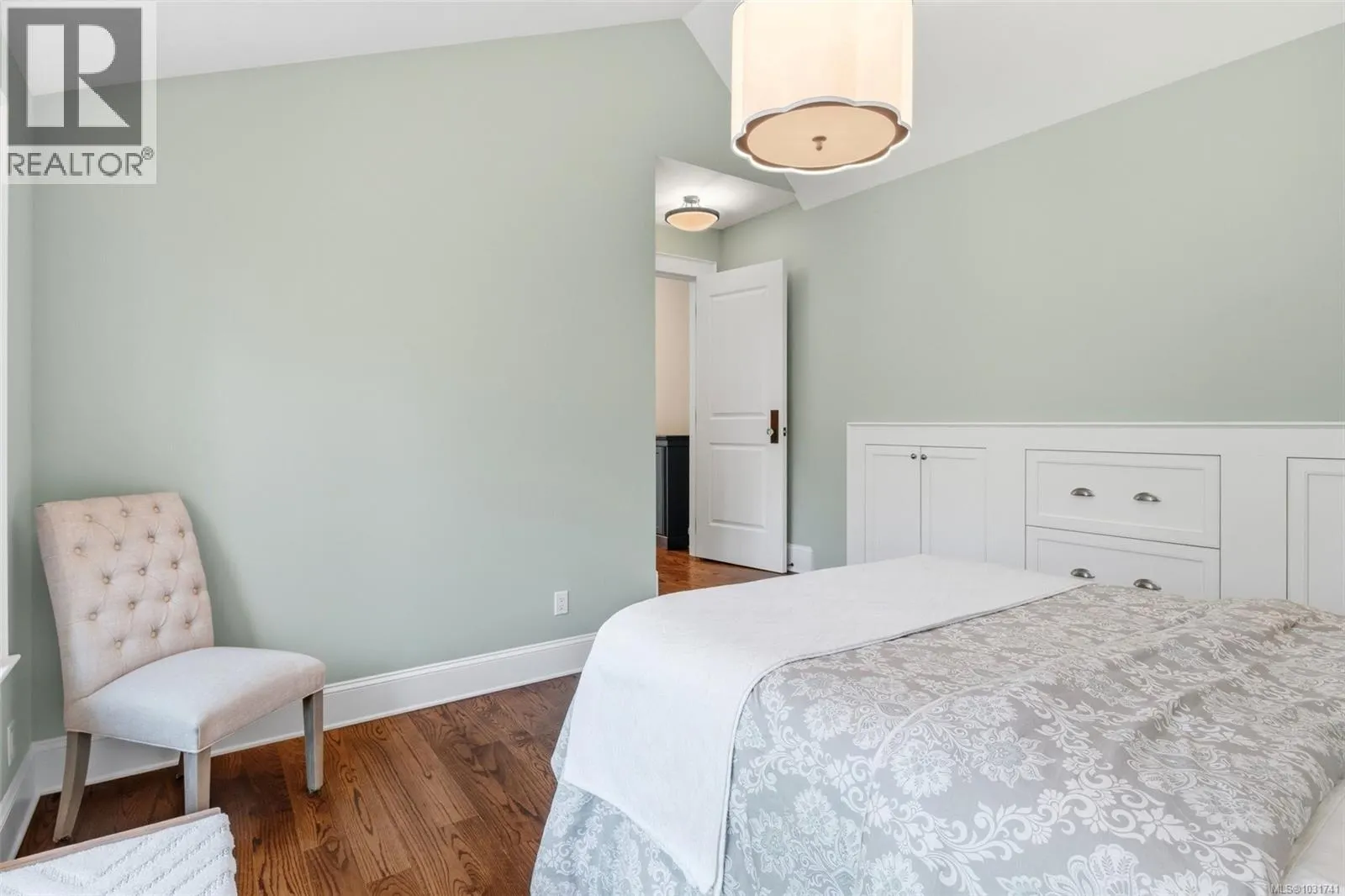 2096 Falkland Pl