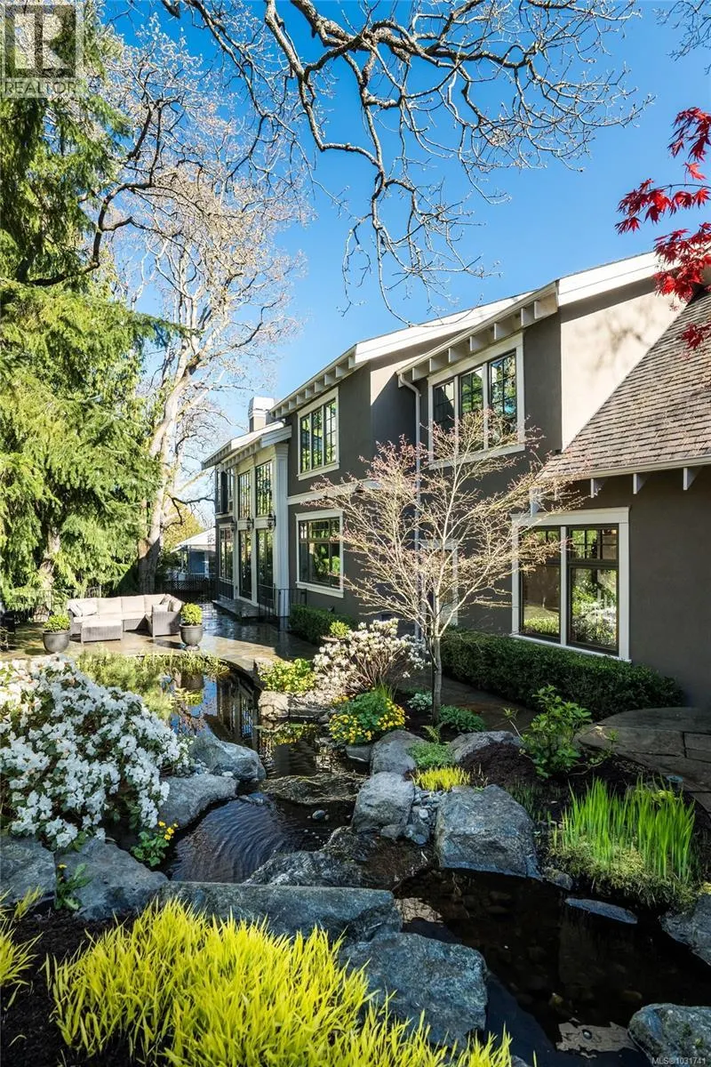 2096 Falkland Pl