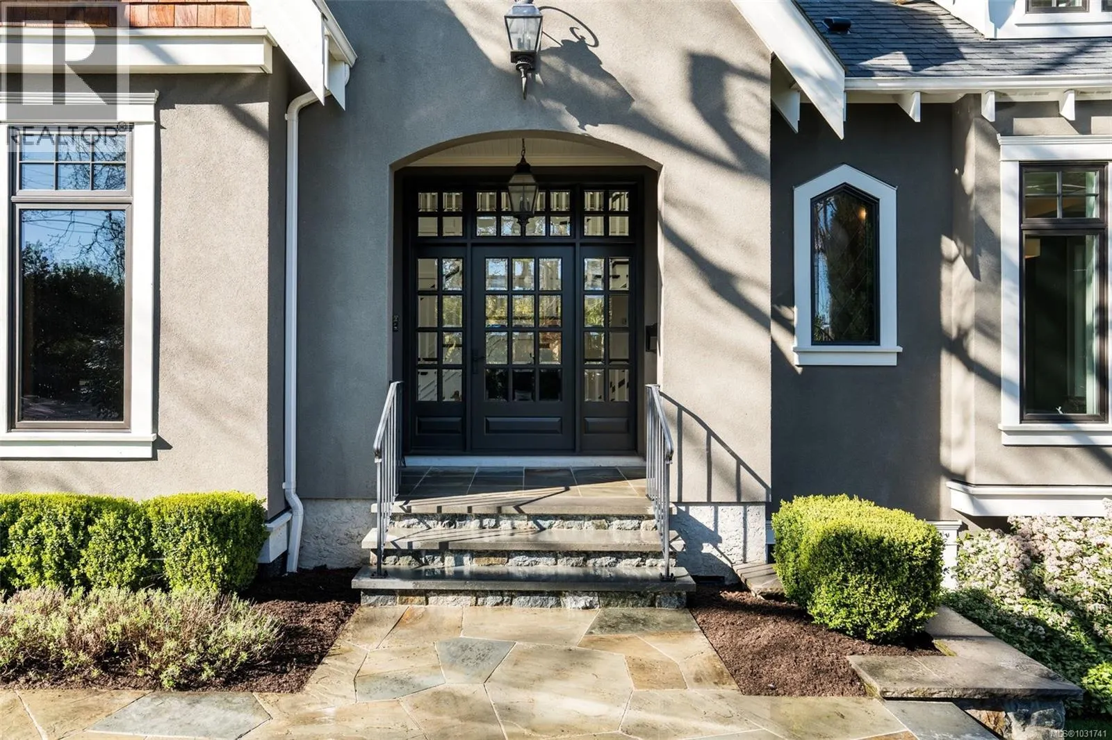 2096 Falkland Pl