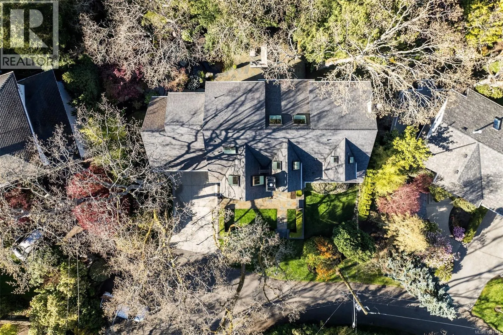 2096 Falkland Pl