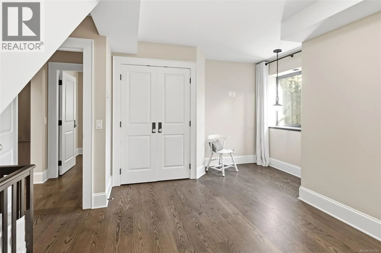 2096 Falkland Pl