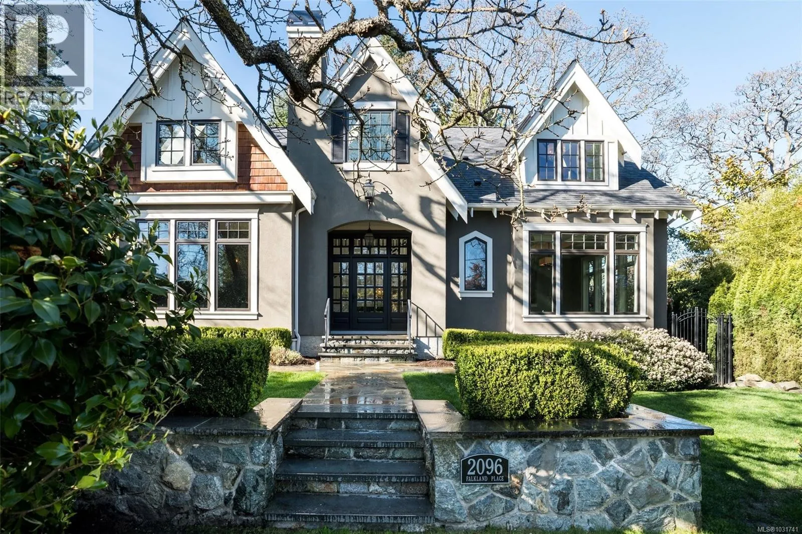 2096 Falkland Pl