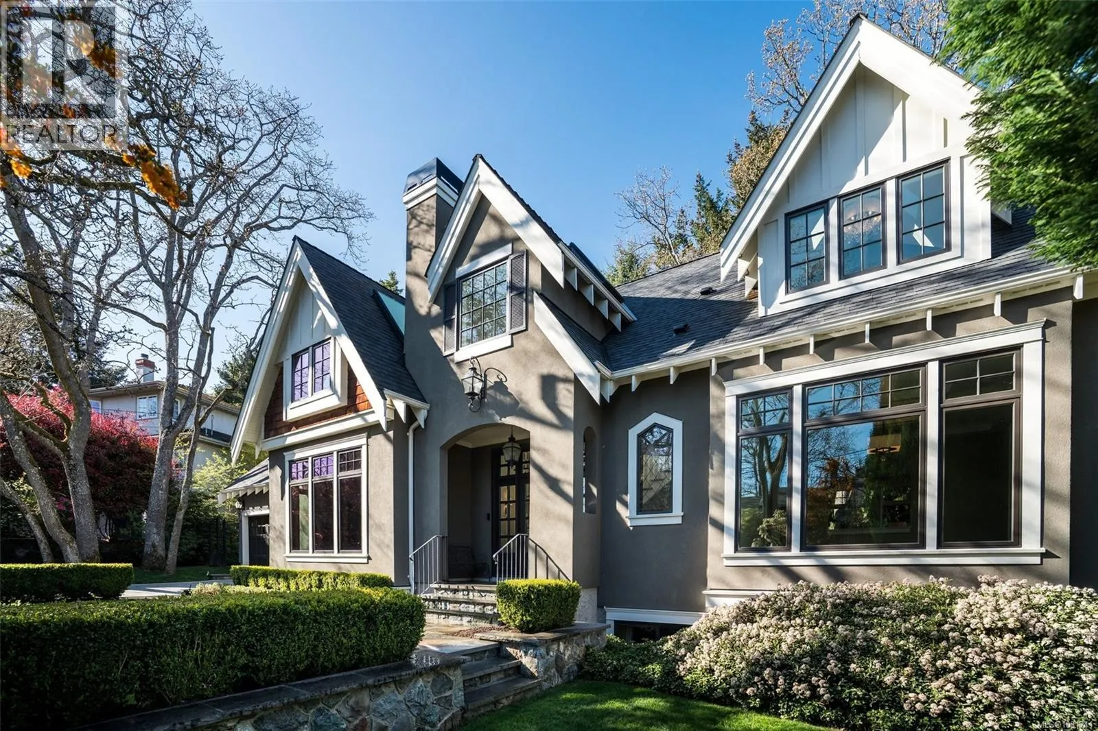 2096 Falkland Pl