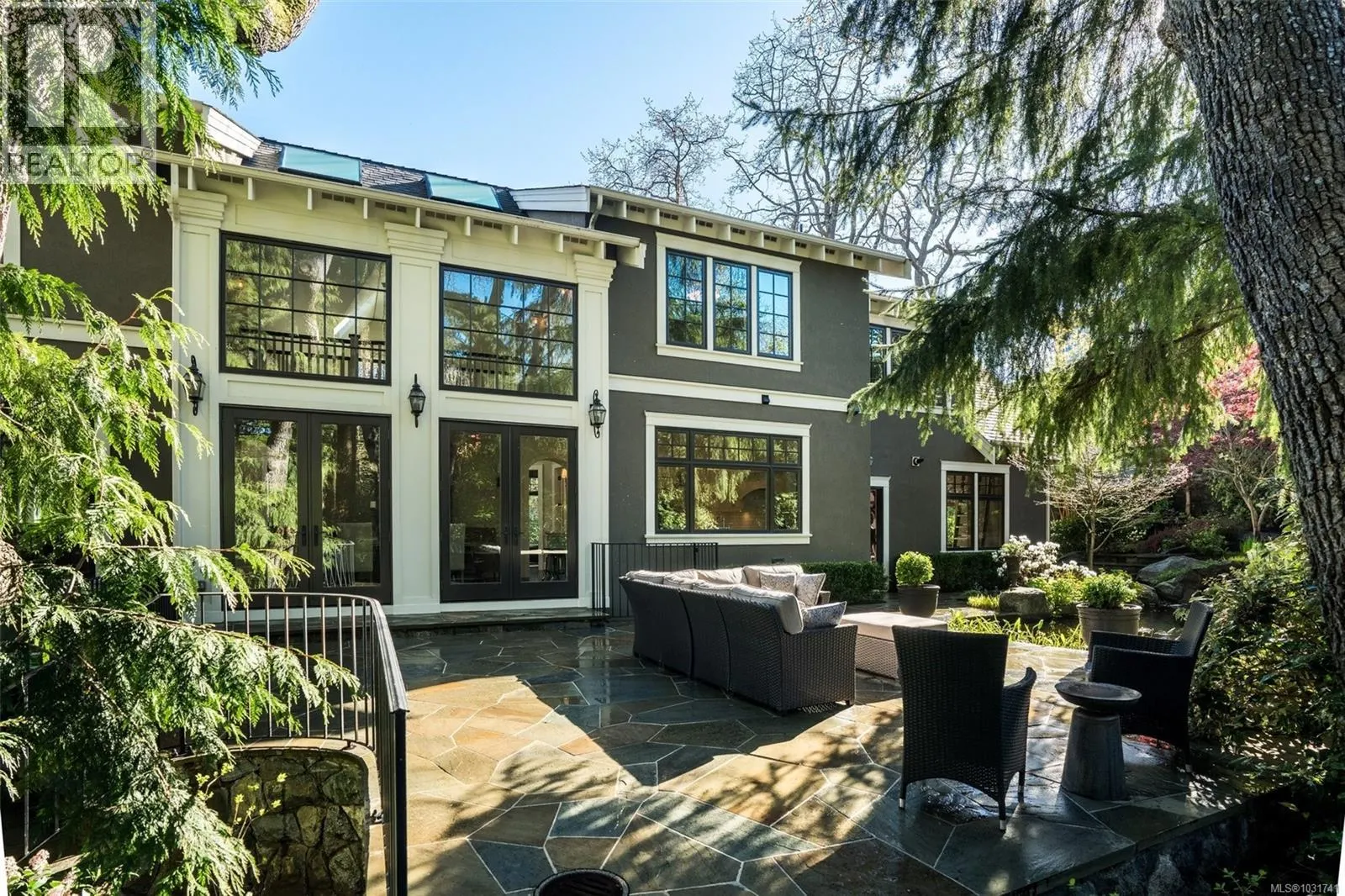 2096 Falkland Pl