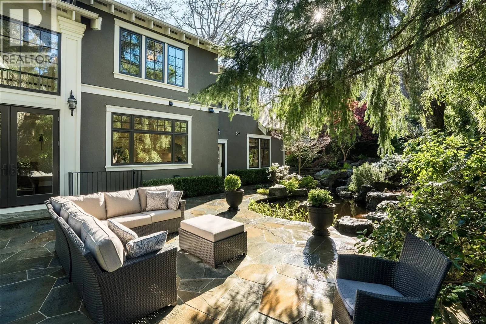 2096 Falkland Pl