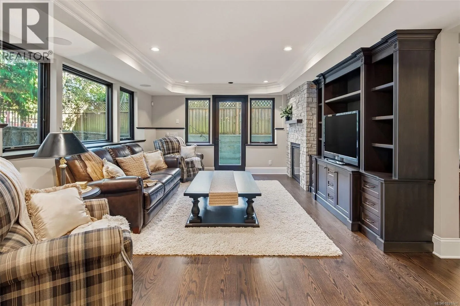 2096 Falkland Pl