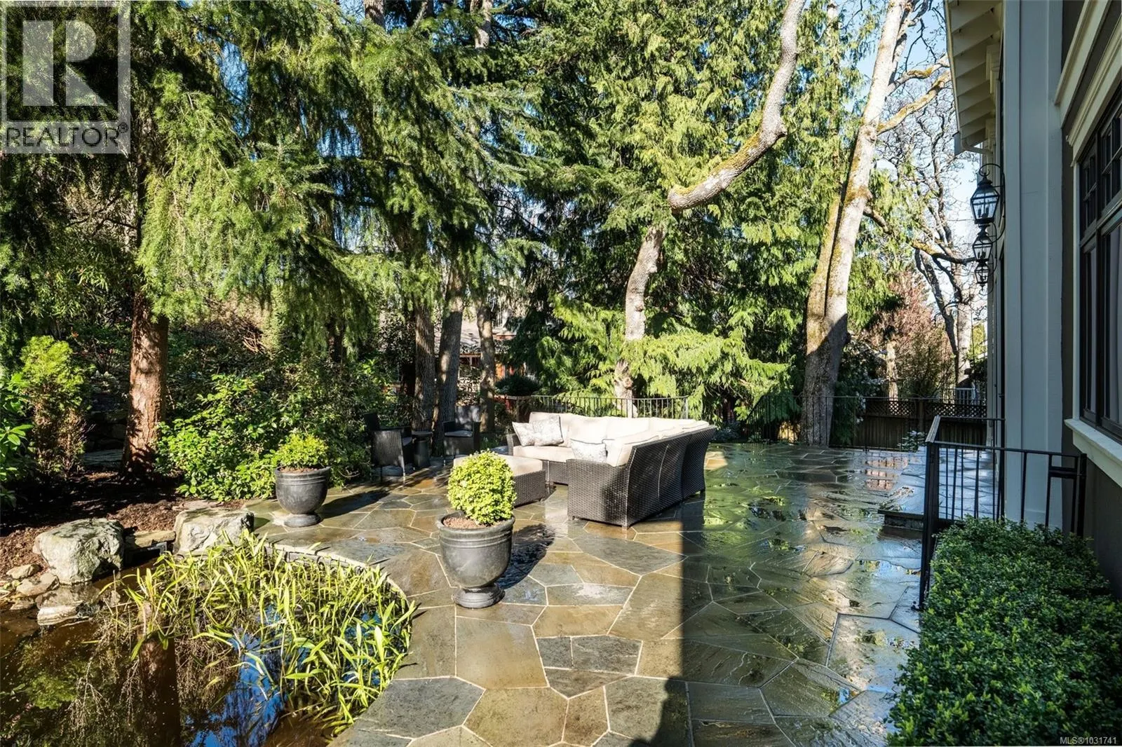 2096 Falkland Pl