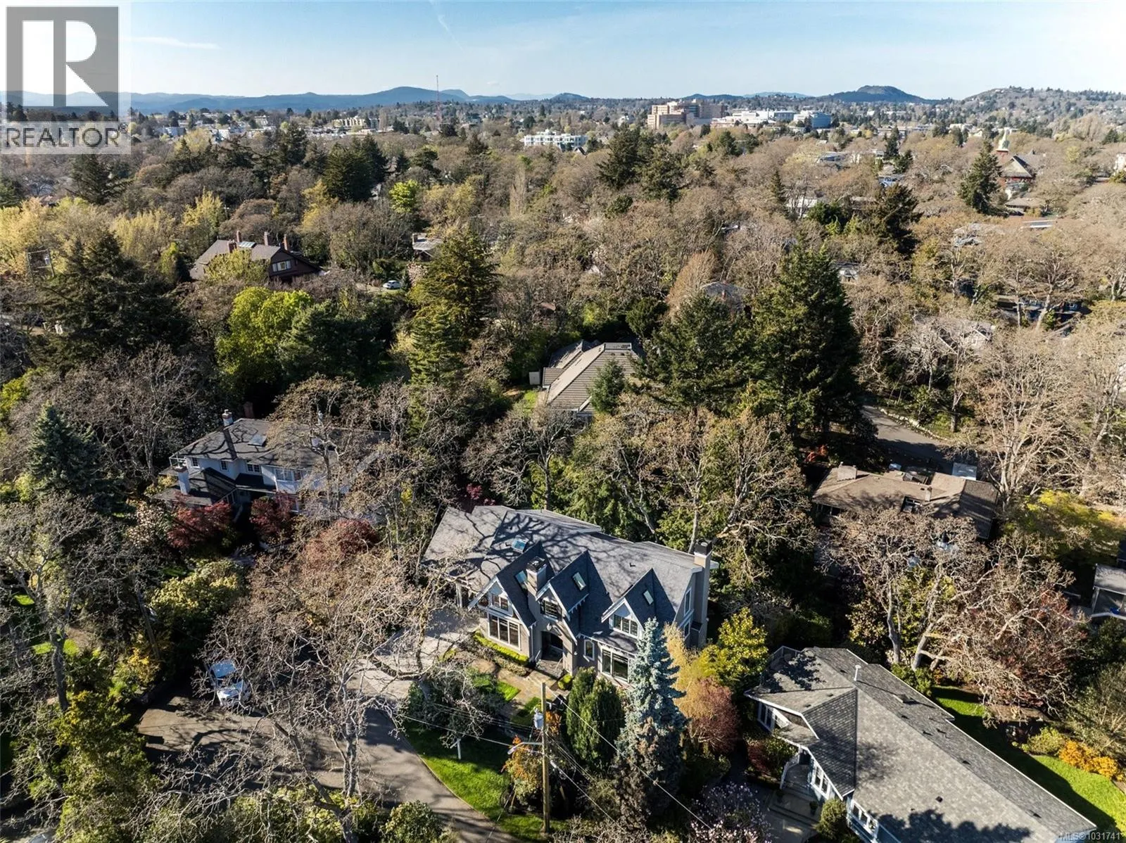 2096 Falkland Pl