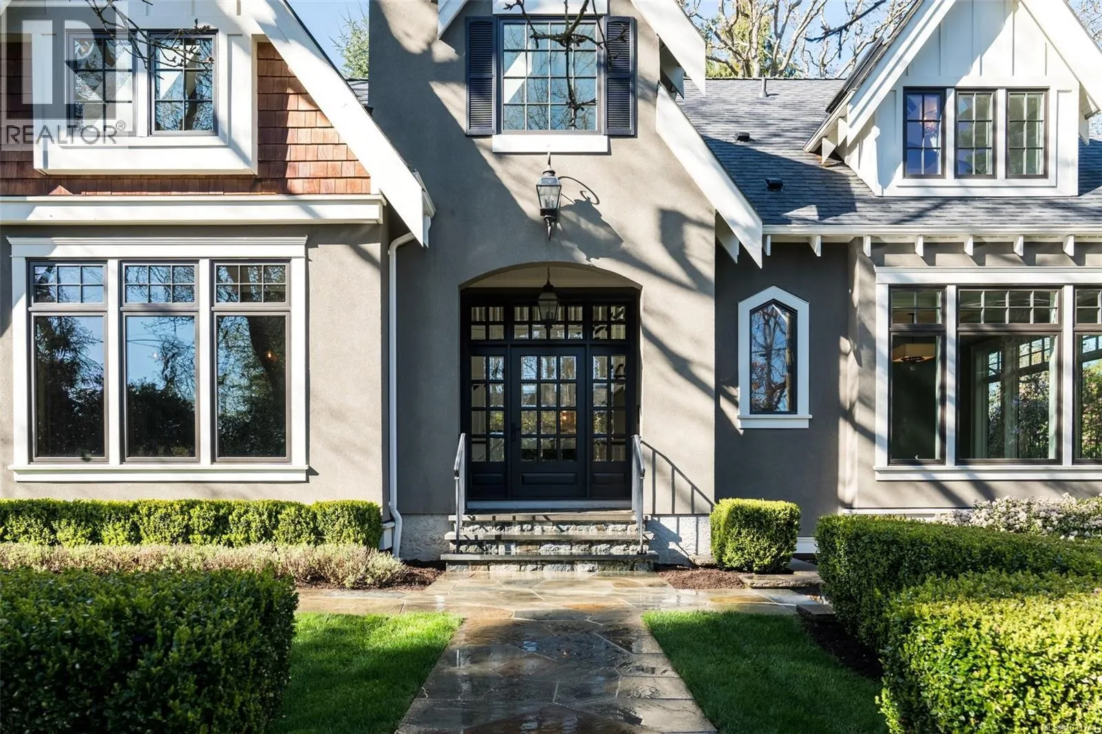 2096 Falkland Pl