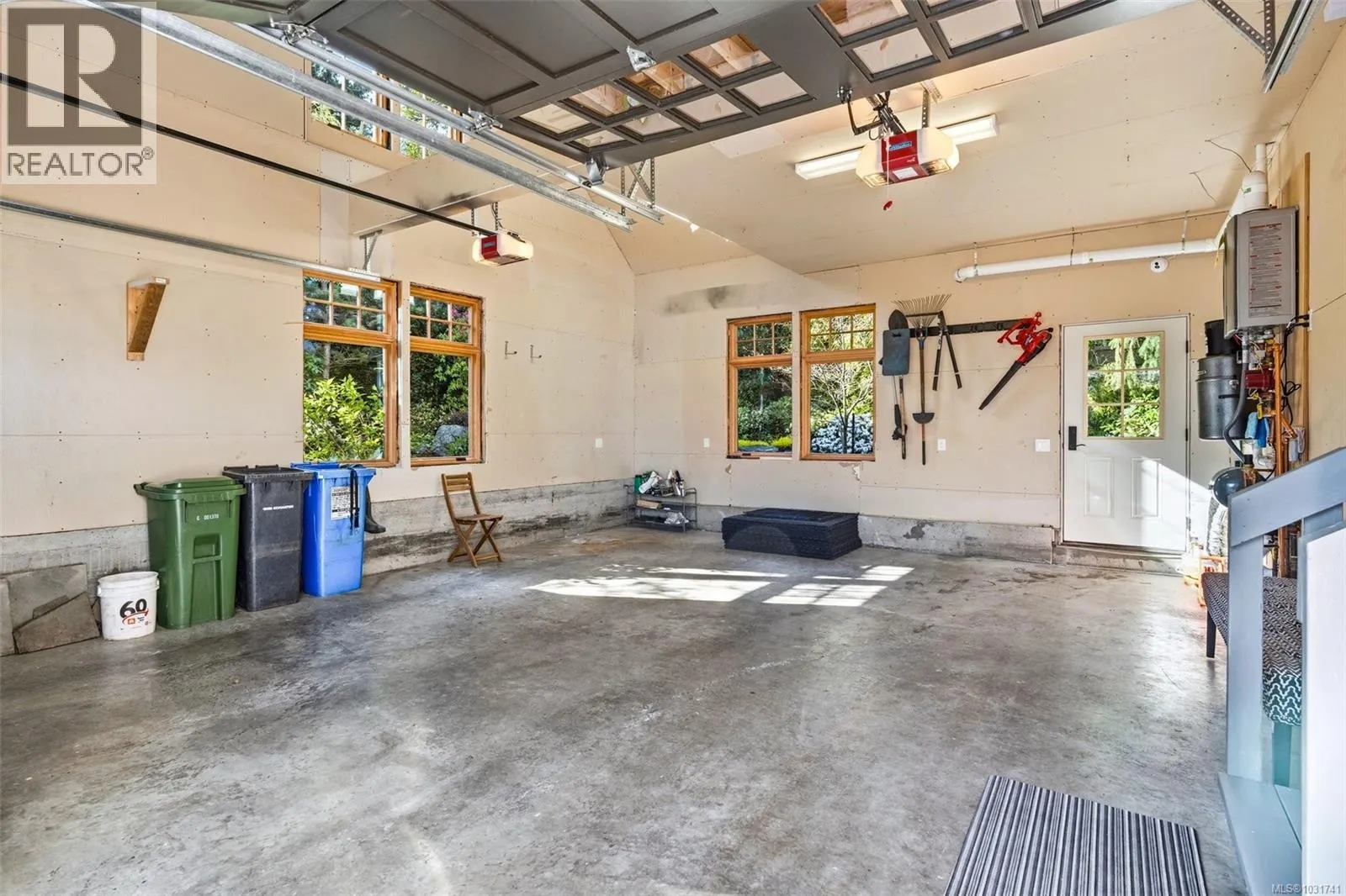 2096 Falkland Pl