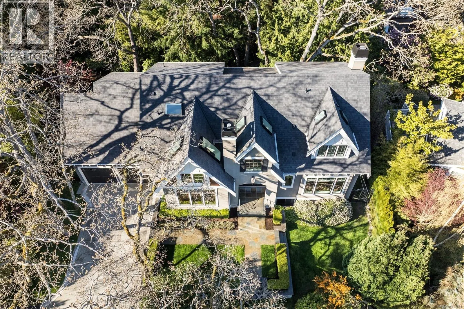 2096 Falkland Pl