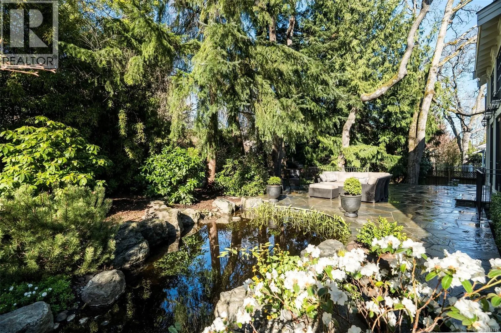 2096 Falkland Pl